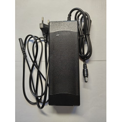 Зарядное устройство 6А (штекерное)